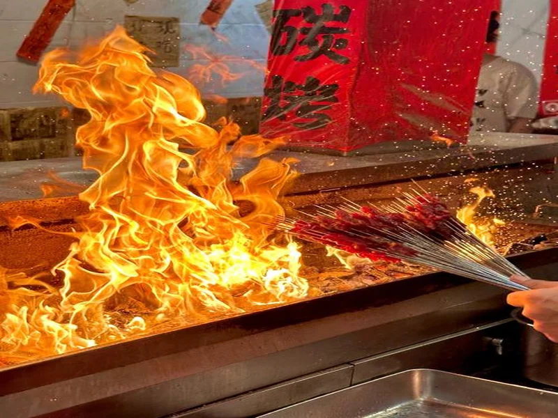 鼠鼠来袭，烤签在手：《别拽了！烤串师傅》上线首发优惠仅需17.99元